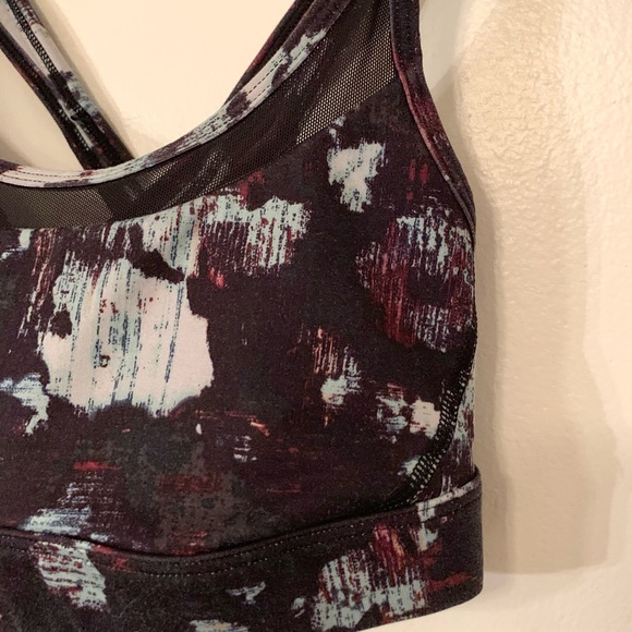 Lululemon Get Down Bra in Static Blossom - Picture 4 of 7